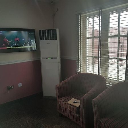 Fbm Place Guest House Agun Buitenkant foto